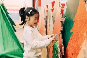 Themed storytelling kids playing